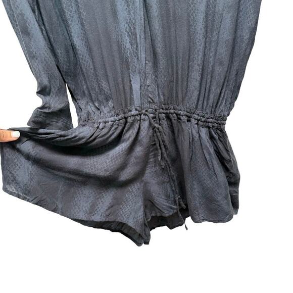 Indah Revolve Rayón Long Sleeve Romper Blue Sneake‎ Print Size Small - Picture 6 of 8